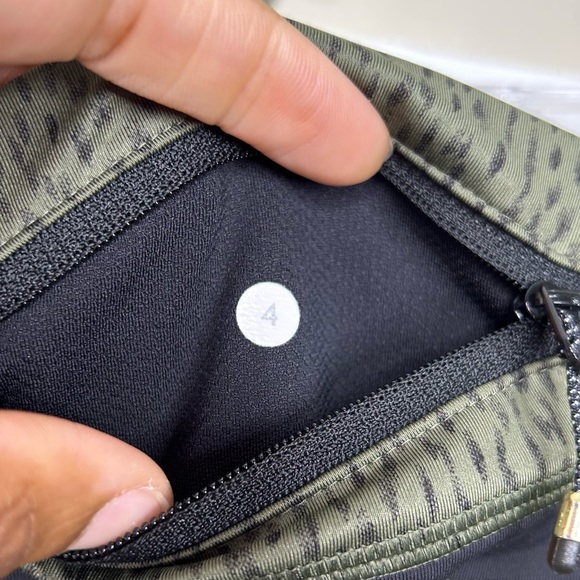 Lululemon Run: Inspire Crop II Full-On Luxtreme (Mesh) size 4 - Picture 12 of 13